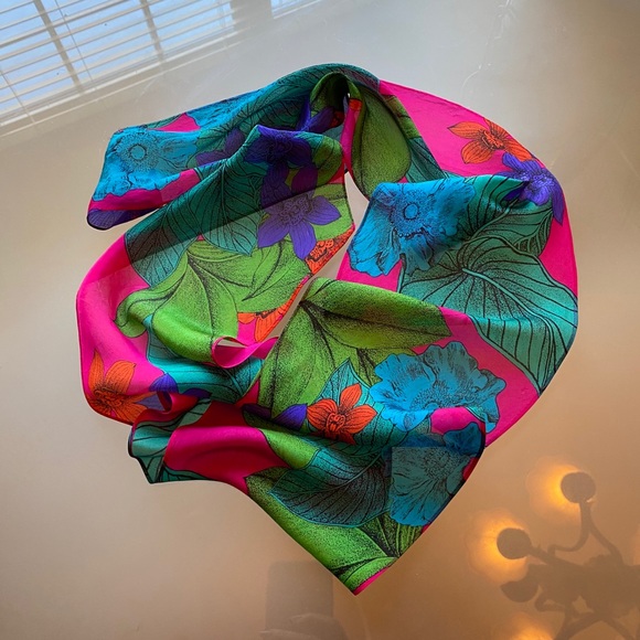 Vintage Liz Claiborne silk scarf - Picture 12 of 15